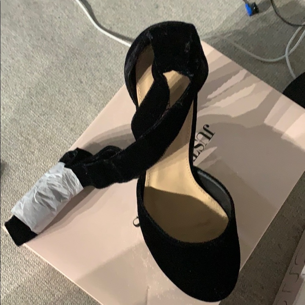 Pumps - Picture 2 of 4